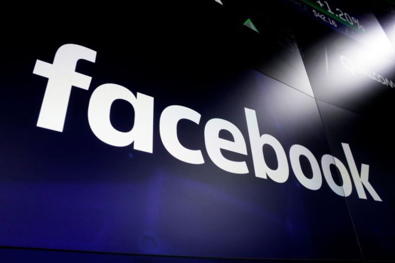 Romanii au cumparat actiuni la Tesla, Microsoft si Facebook