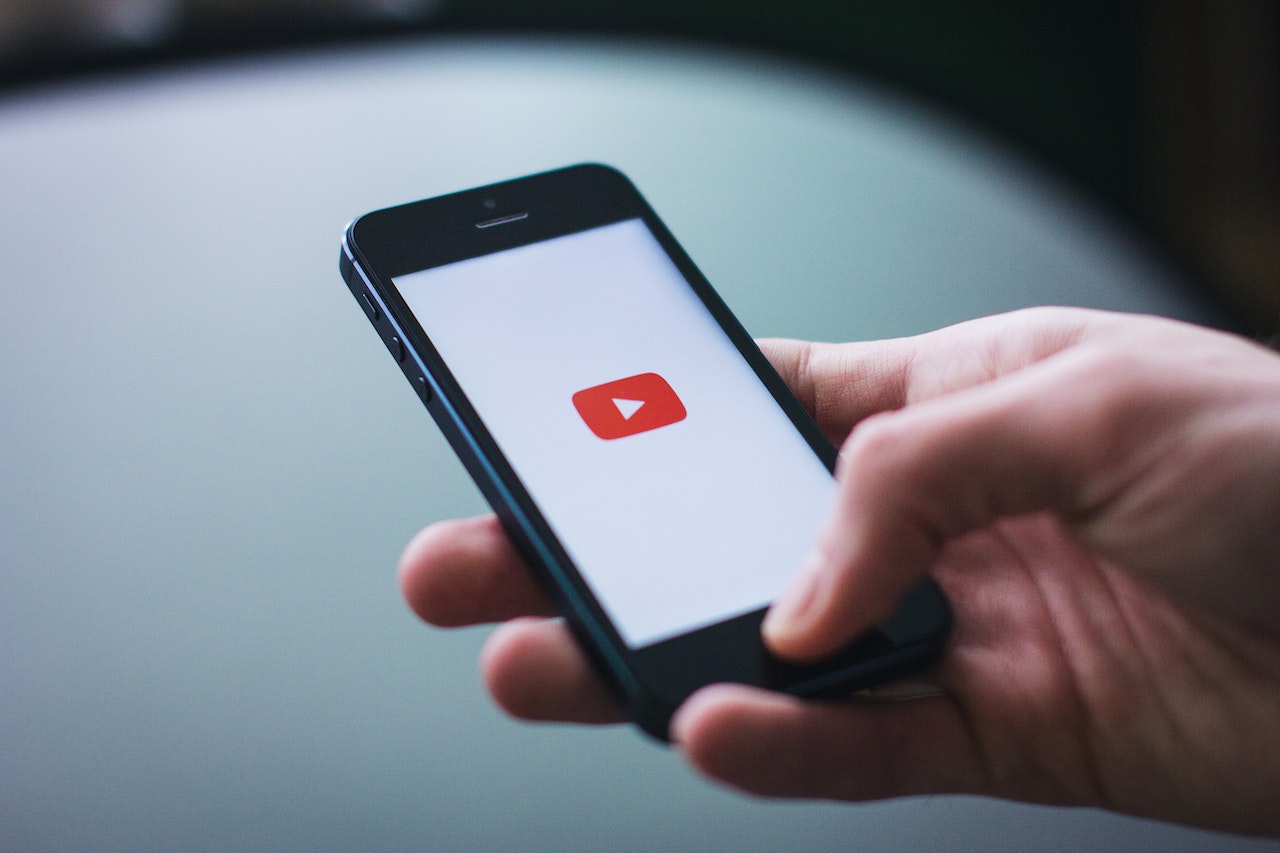 Importanța YouTube-ului pentru tineri din ziua de astazi