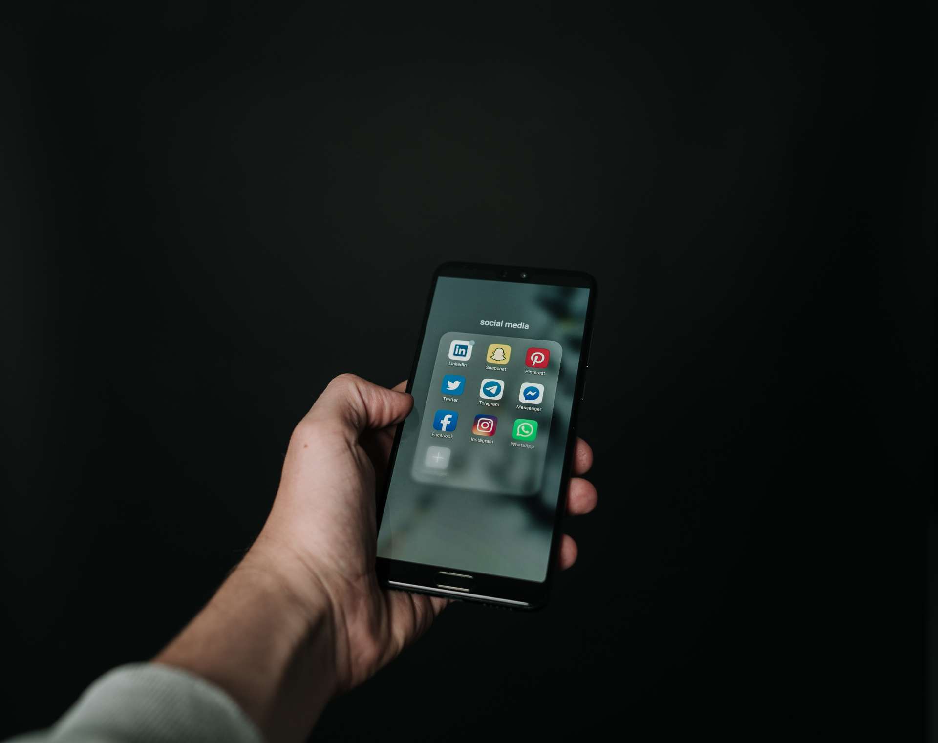 Câteva motive pentru care ar trebui să stai mai puțin online