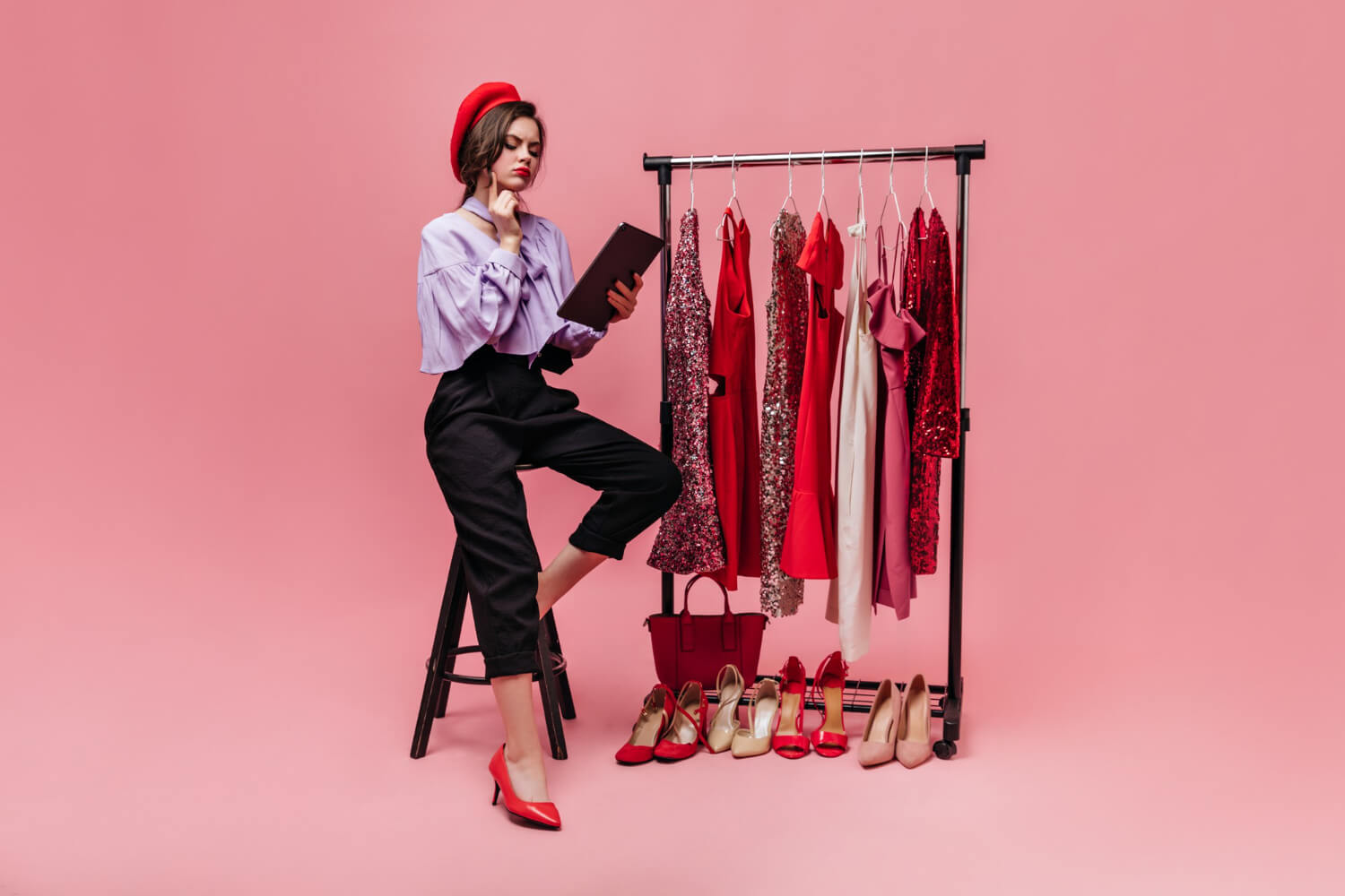 Stil Impecabil: Ghidul Pentru Asortarea Pantofilor cu Restul Garderobei pentru a obține un Look Perfect