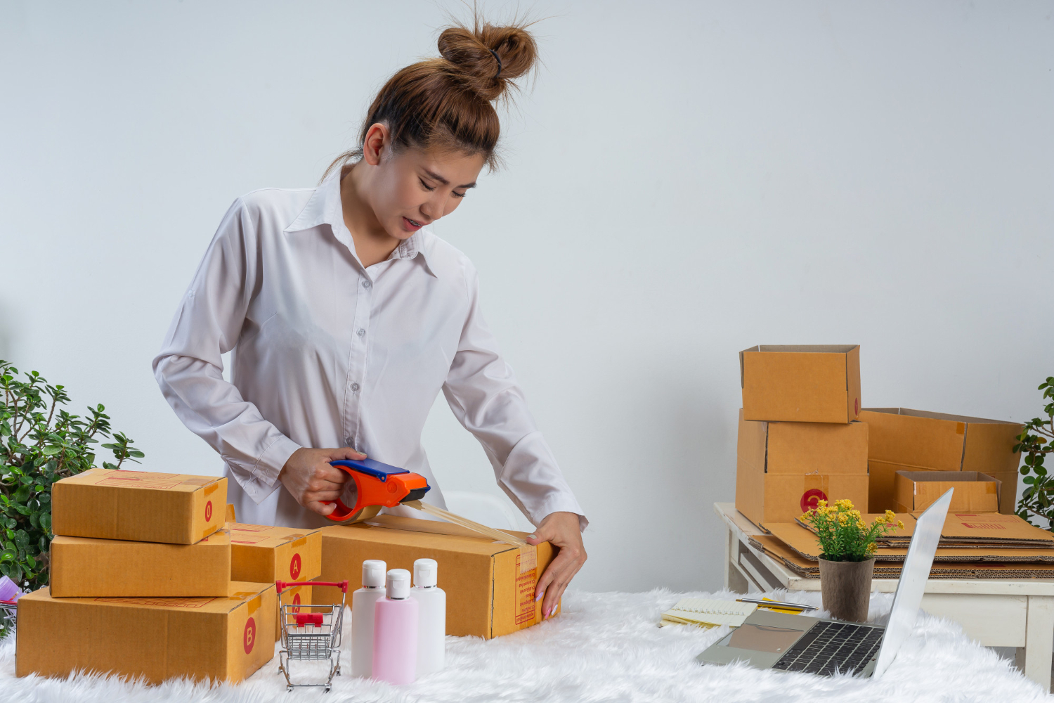 Cum să îți ambalezi produsele profesional: Sfaturi și Tehnici