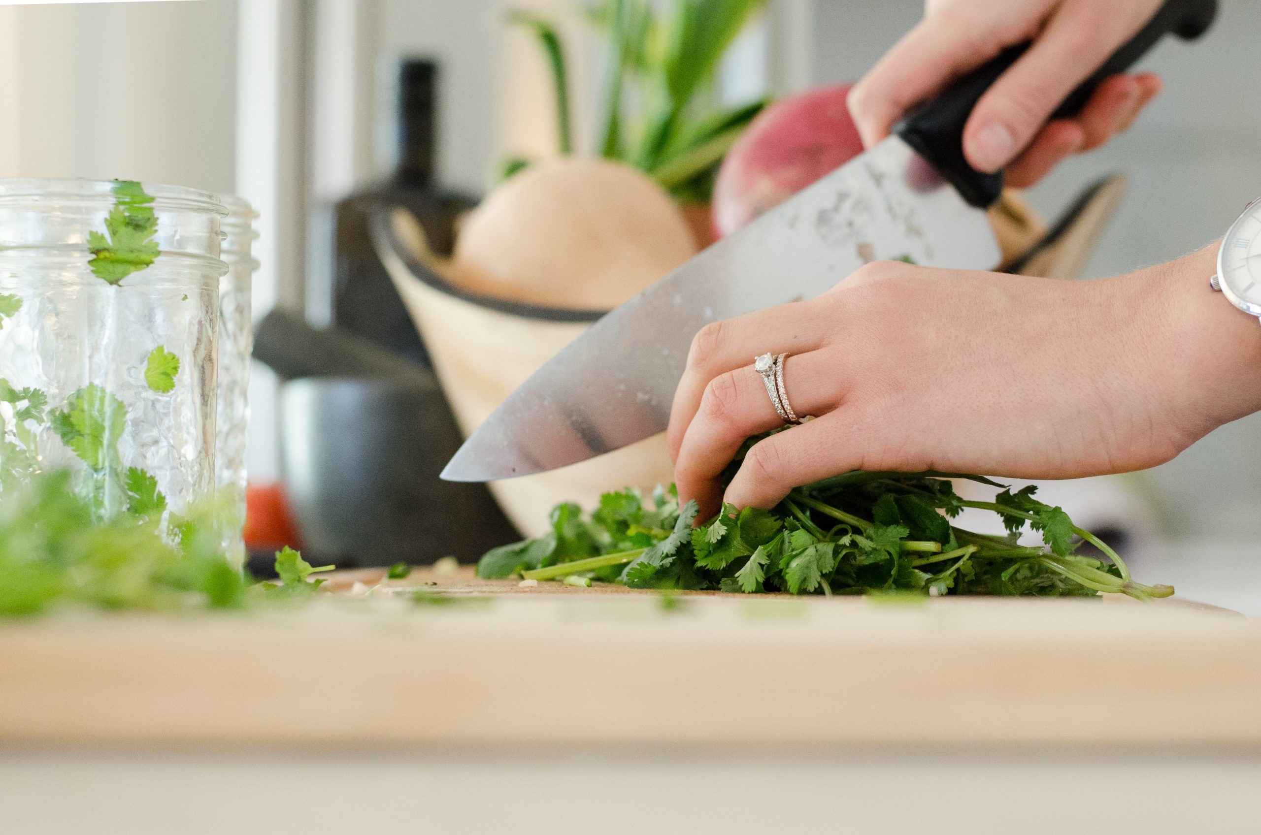 Vrei să fii mai organizată și să-ți cumperi alimentele pentru o săptămână. Iată ce să nu-ți lipsească de pe lista de cumpărături!