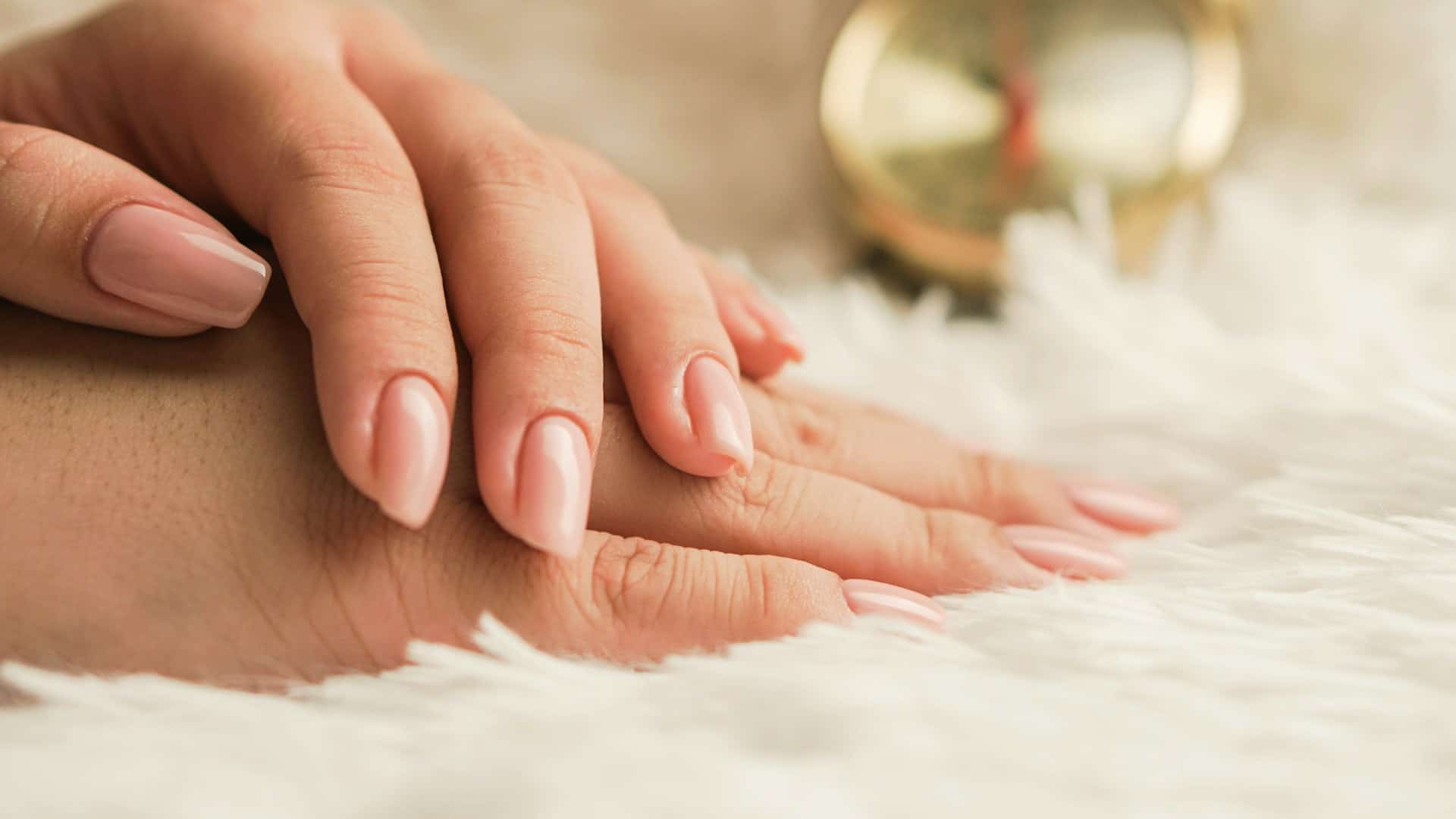 De ce ar trebui să oferi cursuri pentru manichiură la salonul tău? TOP CINCI beneficii de care vei avea parte