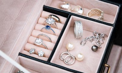 Cum să alegi ACEL cadou pentru a surprinde o femeie specială?