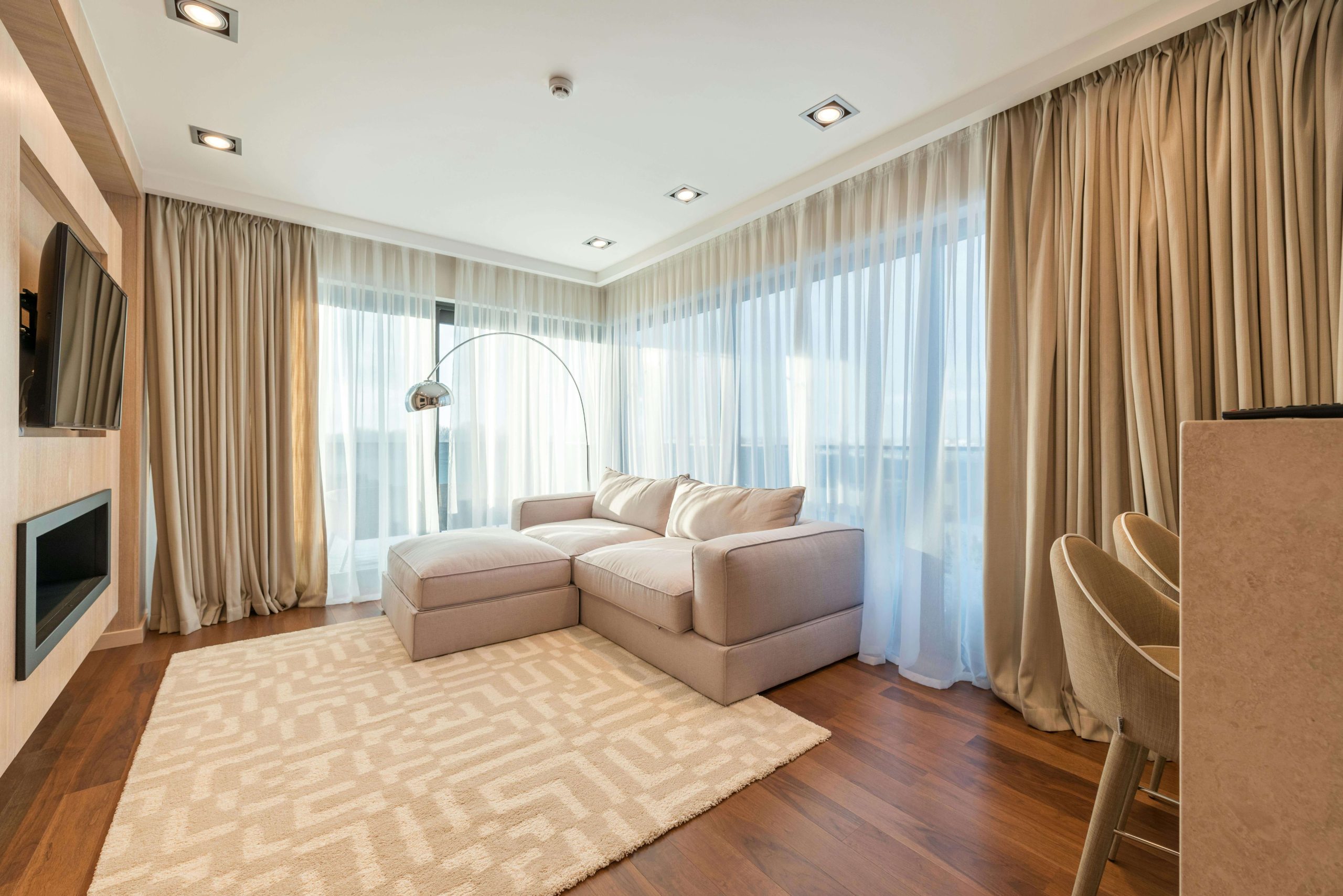 Top 5 criterii pentru a alege draperiile perfecte pentru casa ta