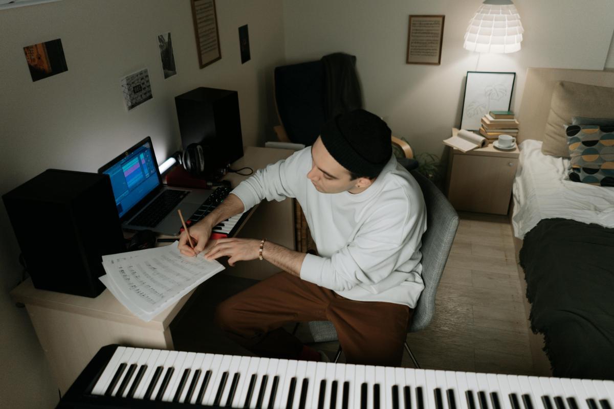 Cum să-ți creezi propriul stil unic ca artist solo