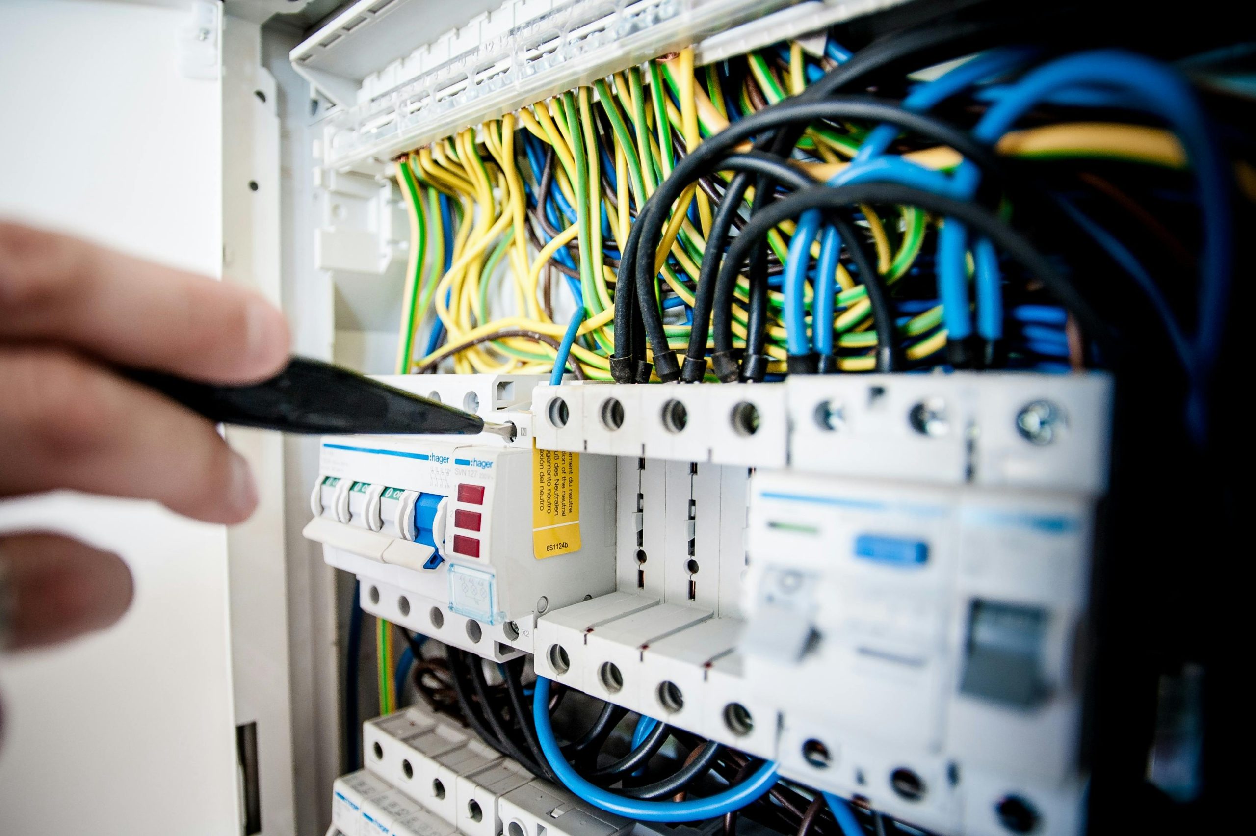 Factori esențiali în alegerea unui tablou electric pentru locuința ta