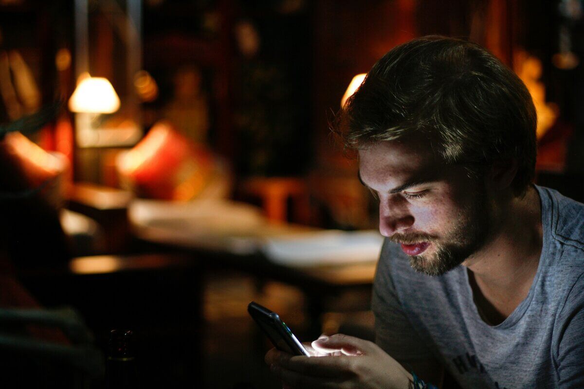 Telefoanele mobile și sănătatea: Mituri și adevăruri