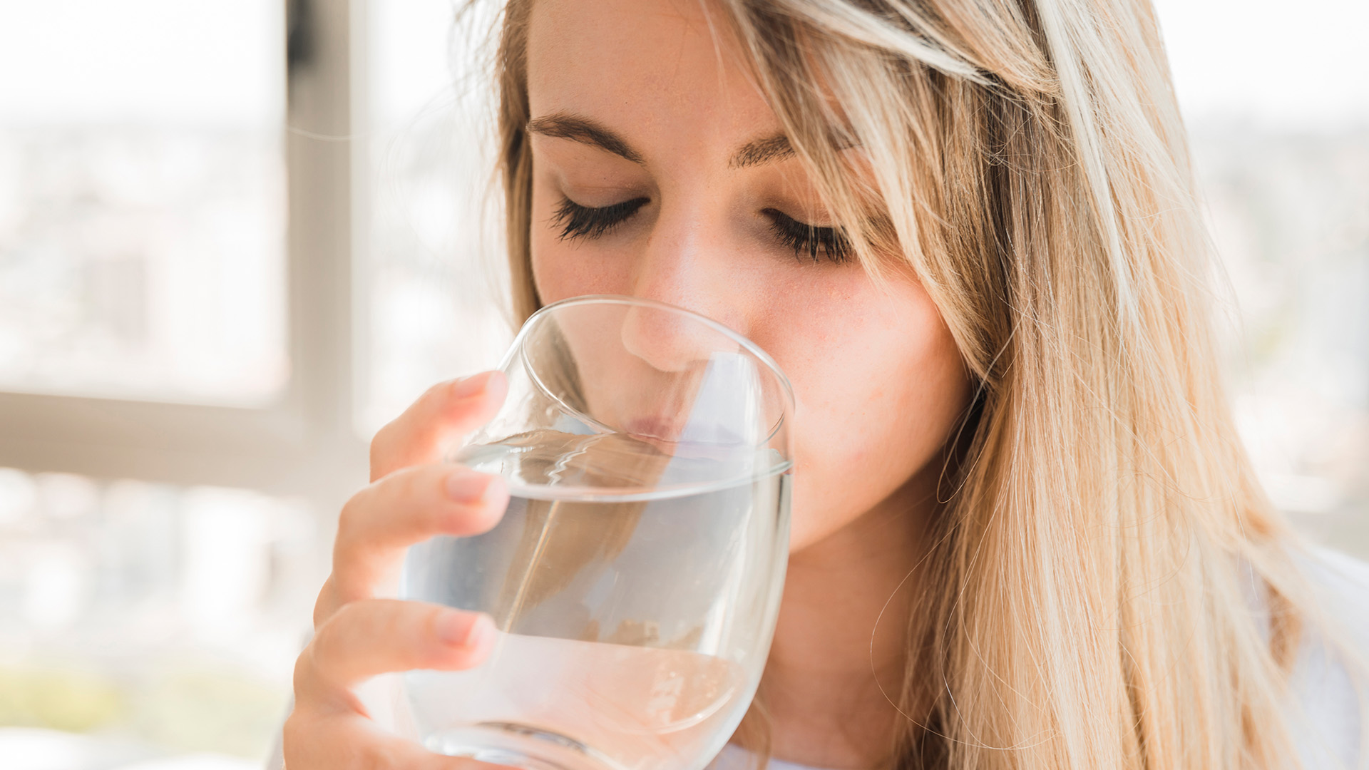 Importanța unei hidratări corecte pentru sănătatea ficatului