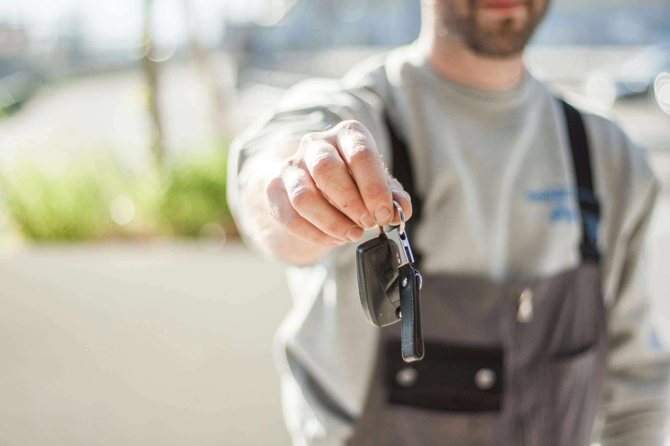Sfaturi și trucuri pentru a-ți eficientiza planurile de călătorie cu serviciile de rent a car în București