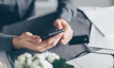 De ce tot mai mulţi prahoveni aleg să-şi gestioneze finanţele prin intermediul aplicaţiilor mobile în locul băncilor tradiţionale