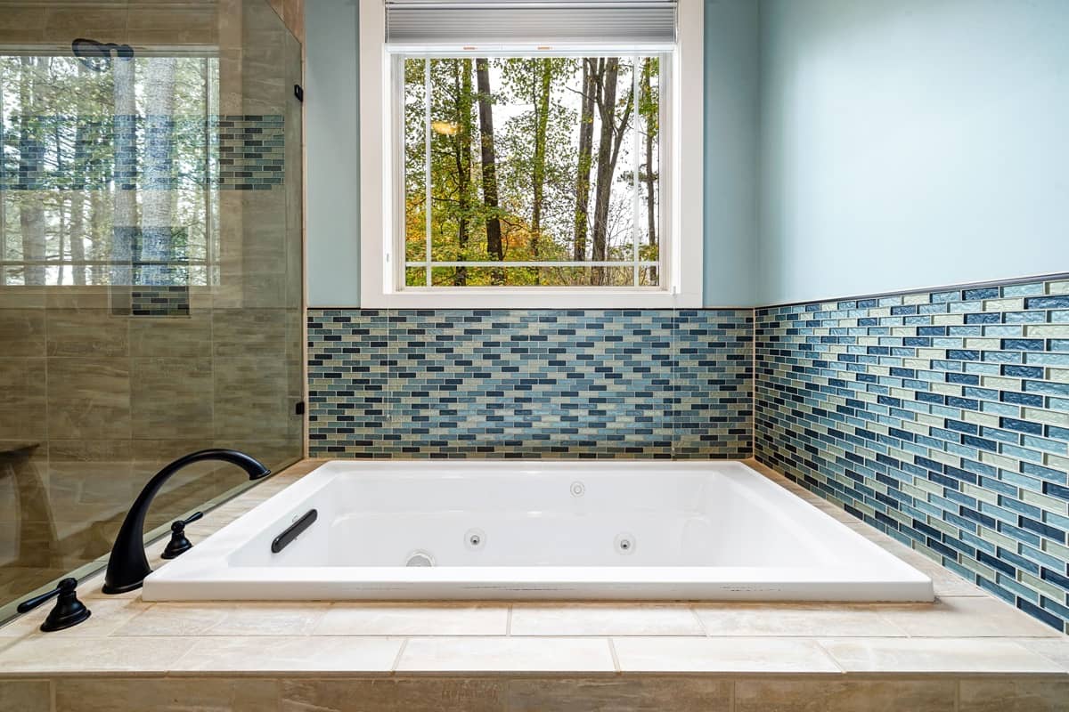 Ce trebuie să știi despre jacuzzi-urile de interior dacă vrei să îți cumperi unul în 2026: ghid complet pentru acasă