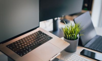 Ce laptopuri cumperi pentru angajați și cum le alegi
